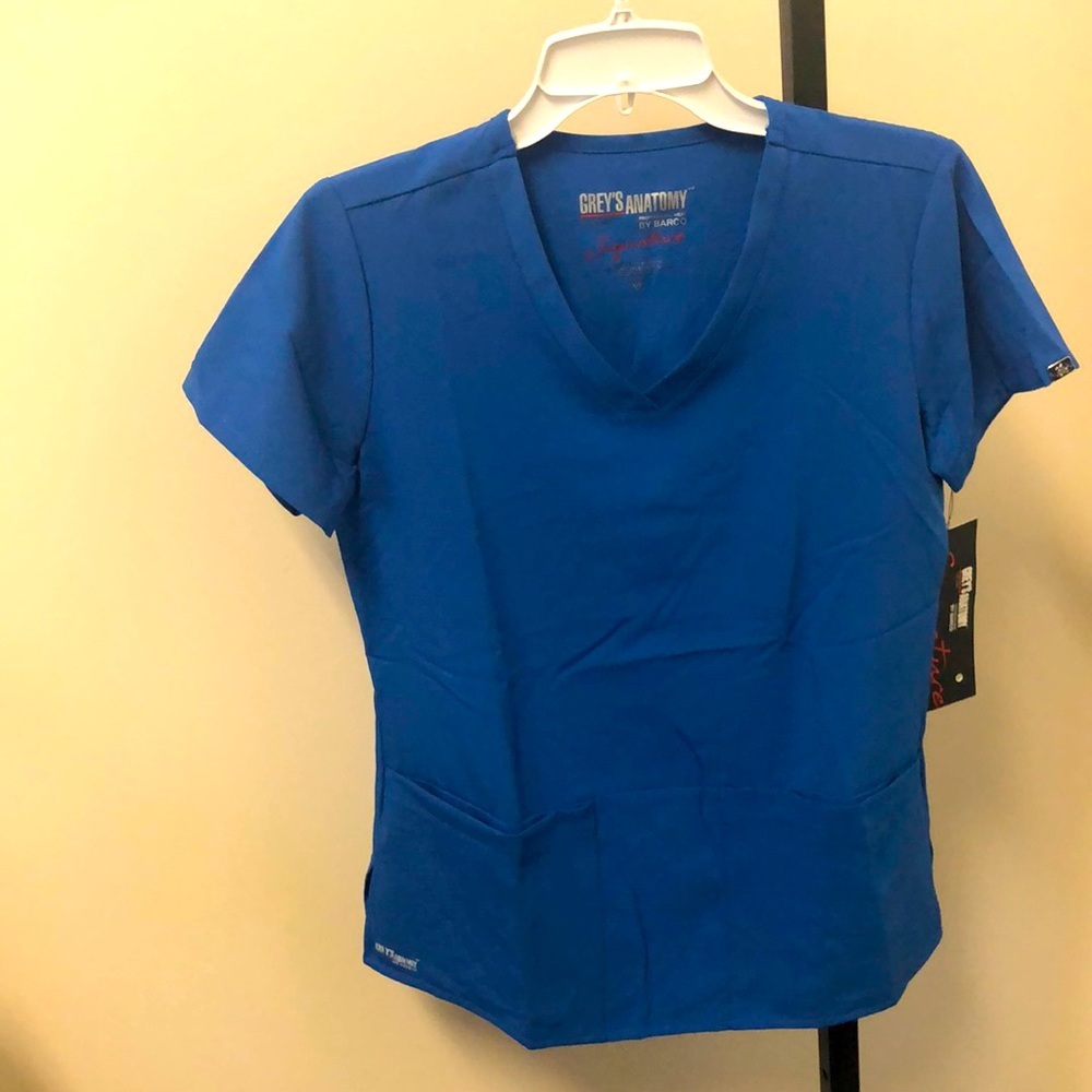 Greys Anatomy Signature Womens scrub top NWT.